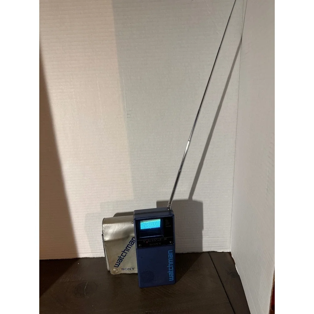Vintage 1984 Sony Watchman FD-20A Blue Portable B&W TV with Case Made in Japan